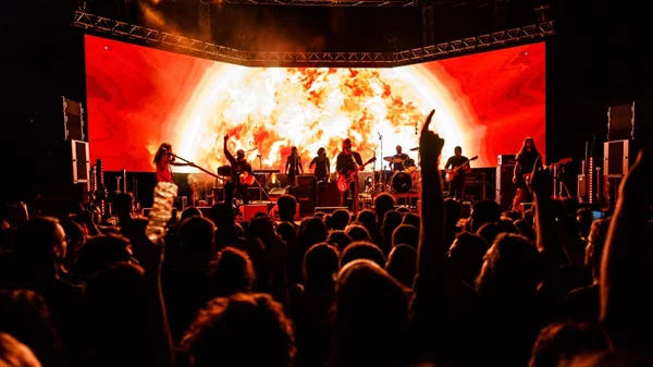 10+1 διοργανωτές συναυλιών δίνουν το στίγμα της σεζόν